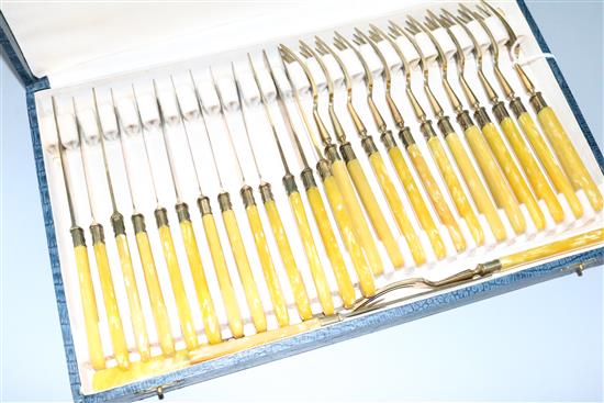 14 pairs fruit eaters with bakelite handles (cased), 4 silver bean-end coffee spoons, swan preserve pot, menu holders, etc